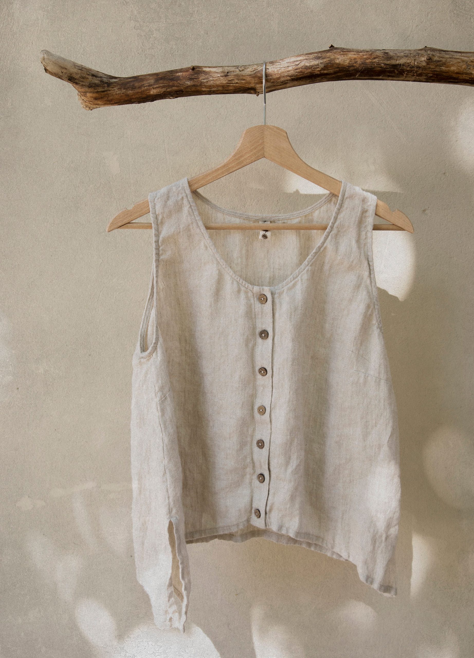Loose buttoned linen top river