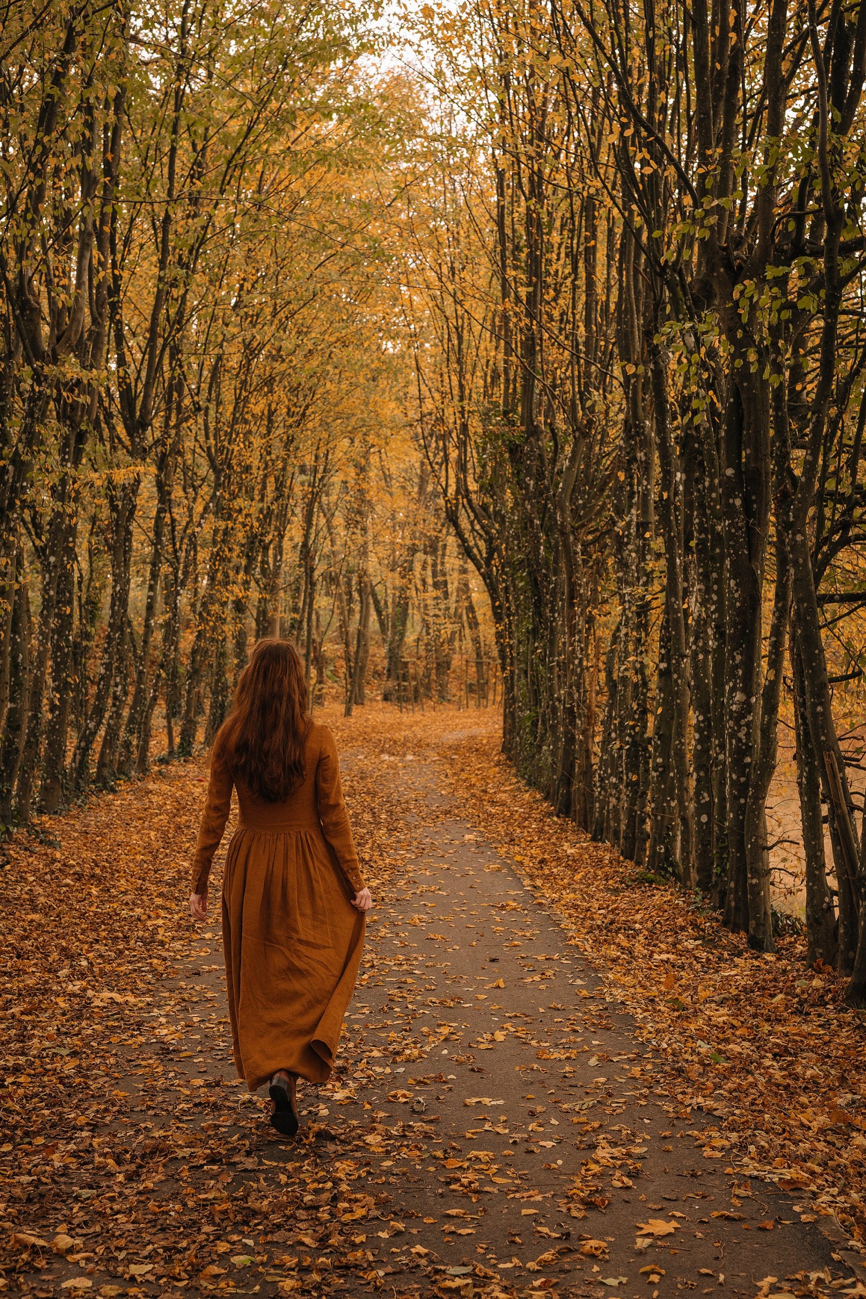Long linen dress with a button-front bodice and a gathered skirt