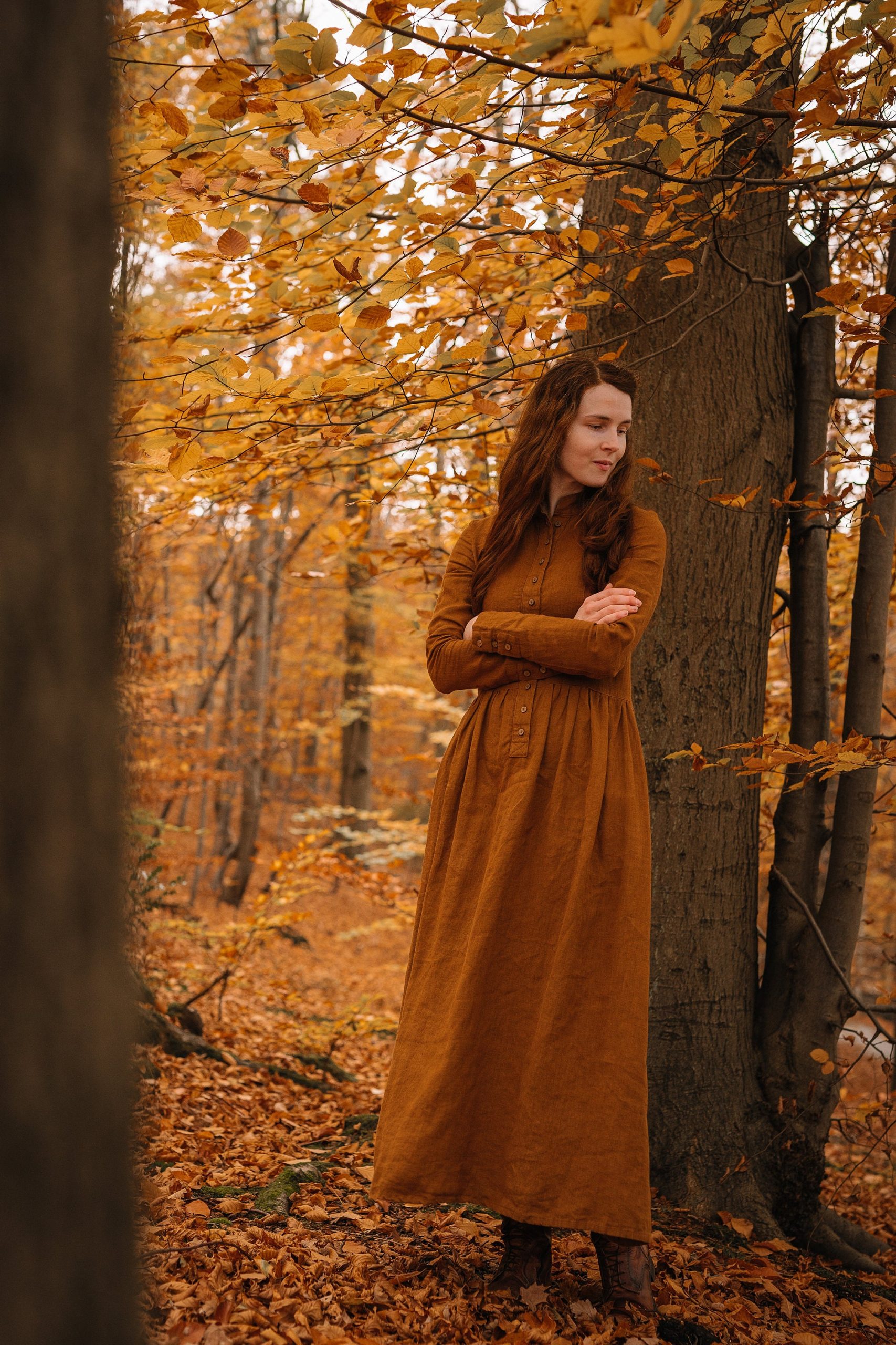 Long linen dress with a button-front bodice and a gathered skirt - Image 5