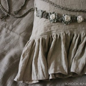 Set of 2 linen pillowcases with large ruffles