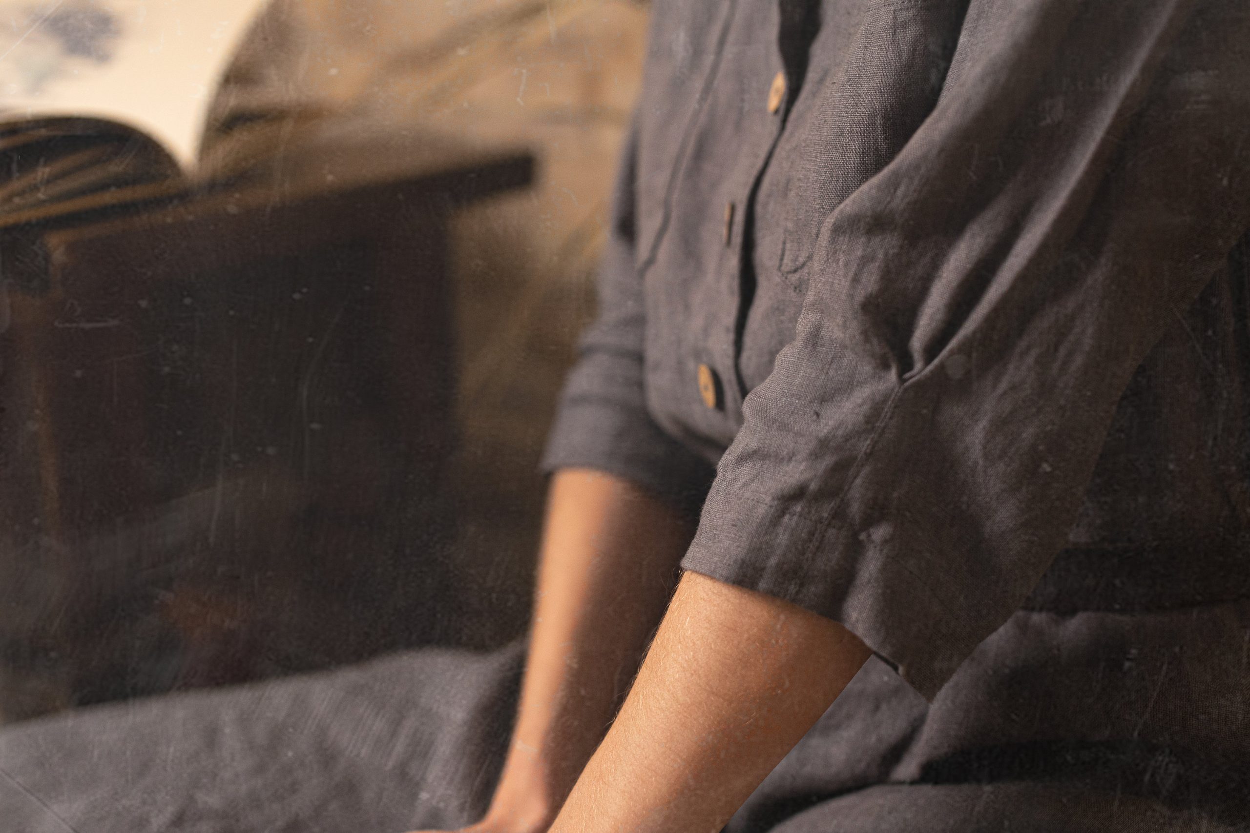 1940s style buttoned linen dress with pockets and 3/4 sleeves - Image 5