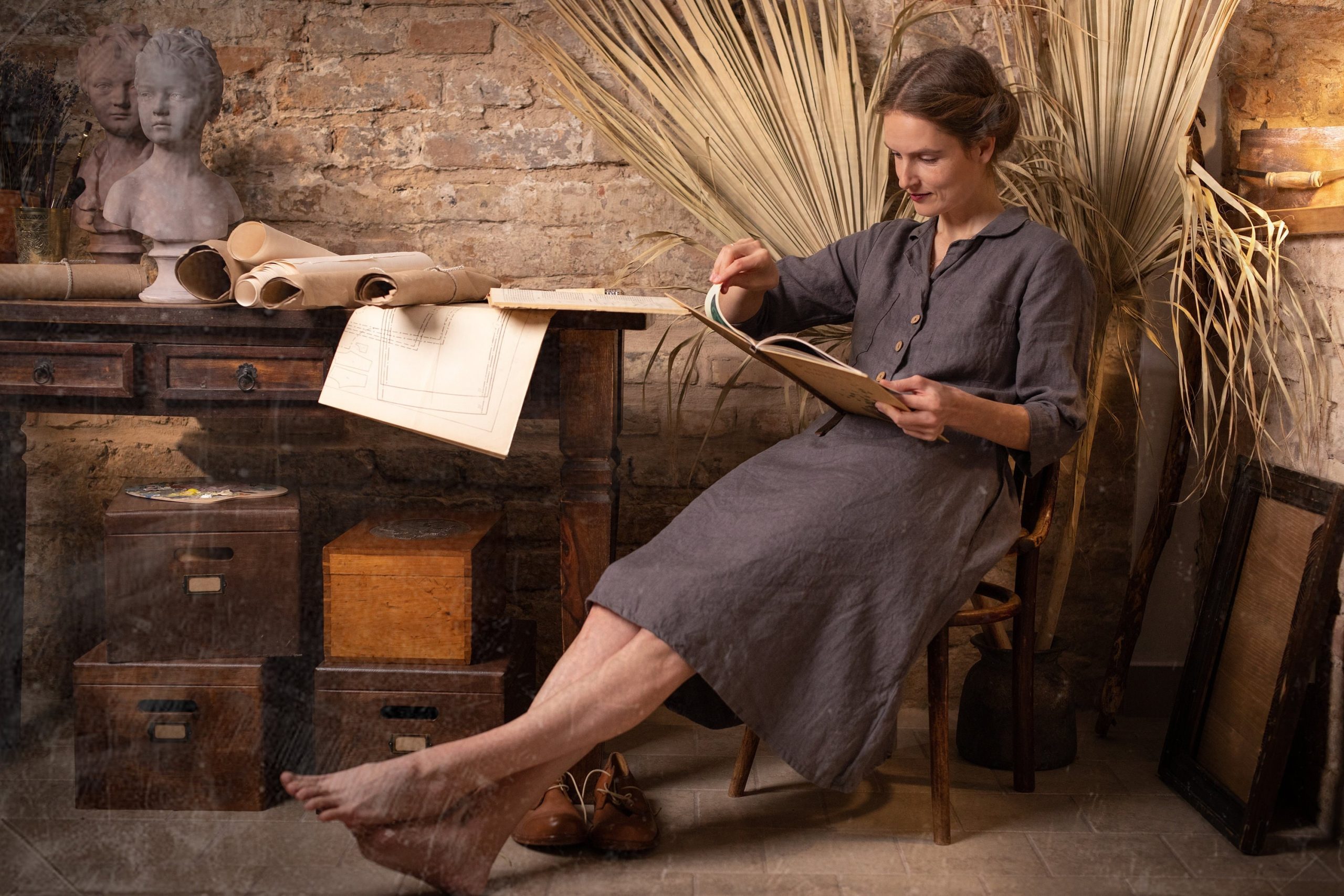 1940s style buttoned linen dress with pockets and 3/4 sleeves