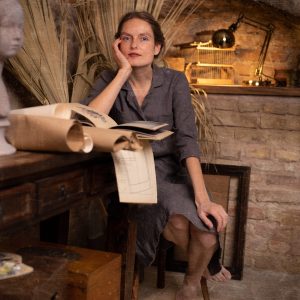 1940s v-neck linen dress with a buttoned bodice and a notched lapel | autumn summer dress is available in custom length | the work