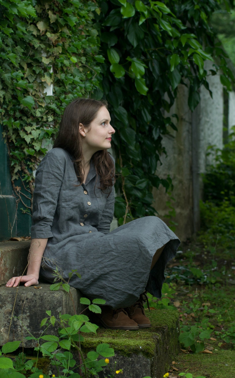 Retro buttoned v-neck dress the work