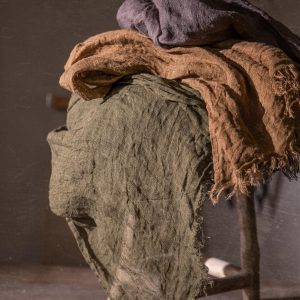 Linen scarf with a soft fringe