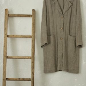Linen coat work with matching elbow patches and notched lapel