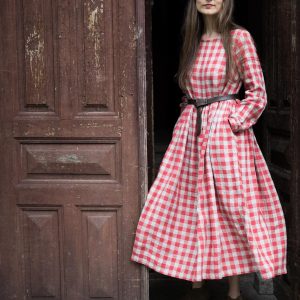 Loose linen smock dress with long sleeves and a gathered skirt, available in custom length and 52 colors | the peony