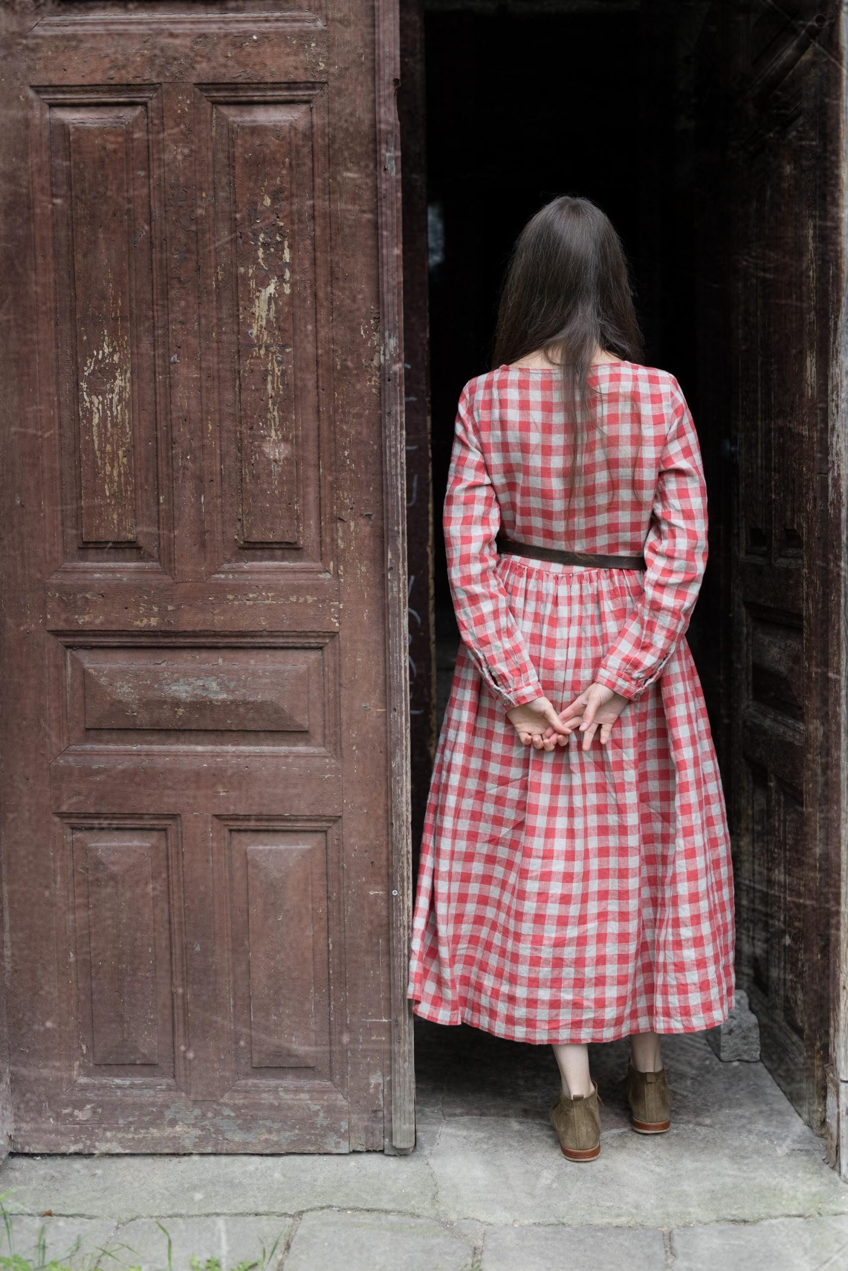 Loose linen smock dress with long sleeves and a gathered skirt, available in custom length and 52 colors | the peony - Image 6