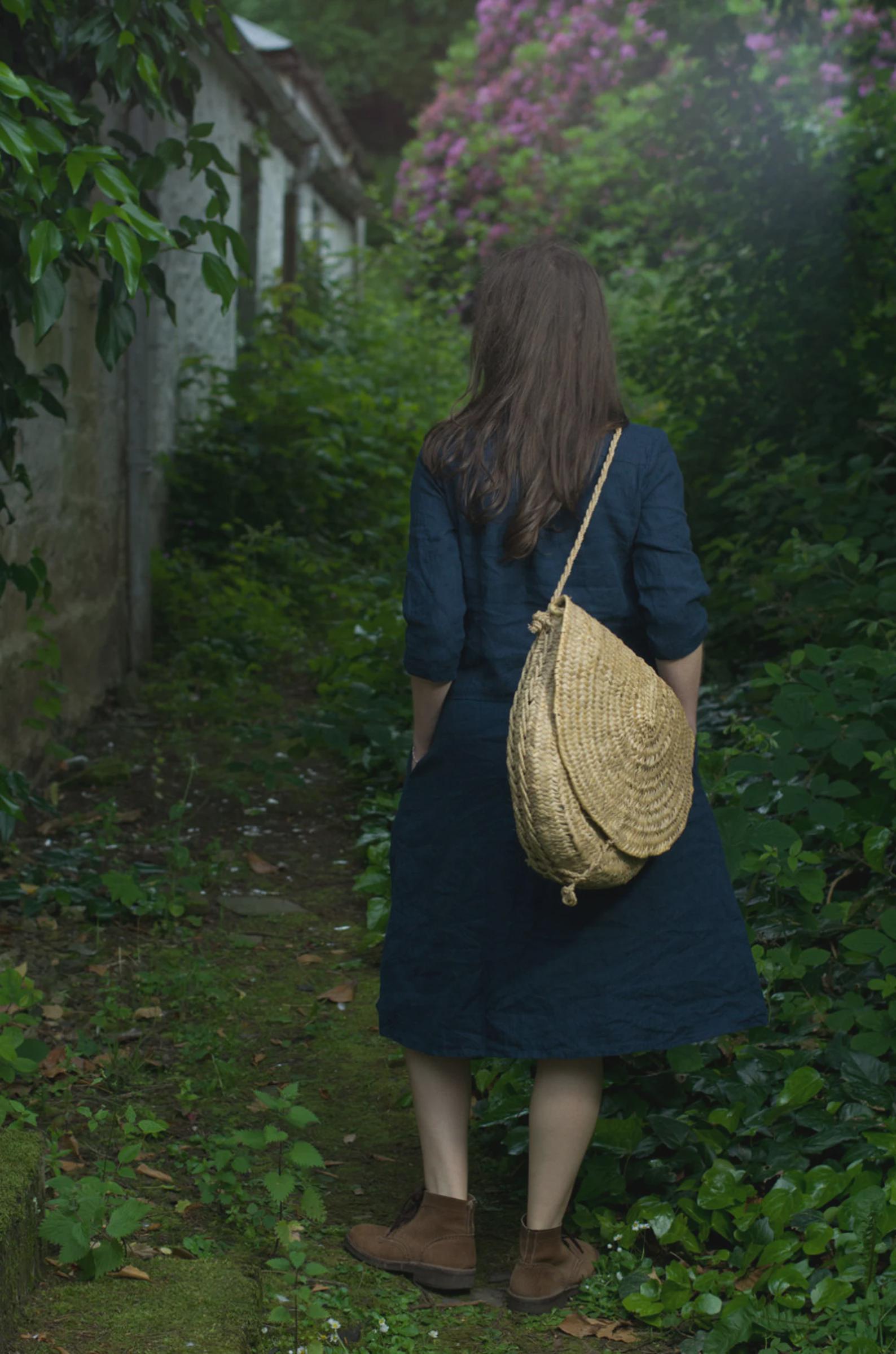 Retro style v-neck linen dress in a custom length - Image 4