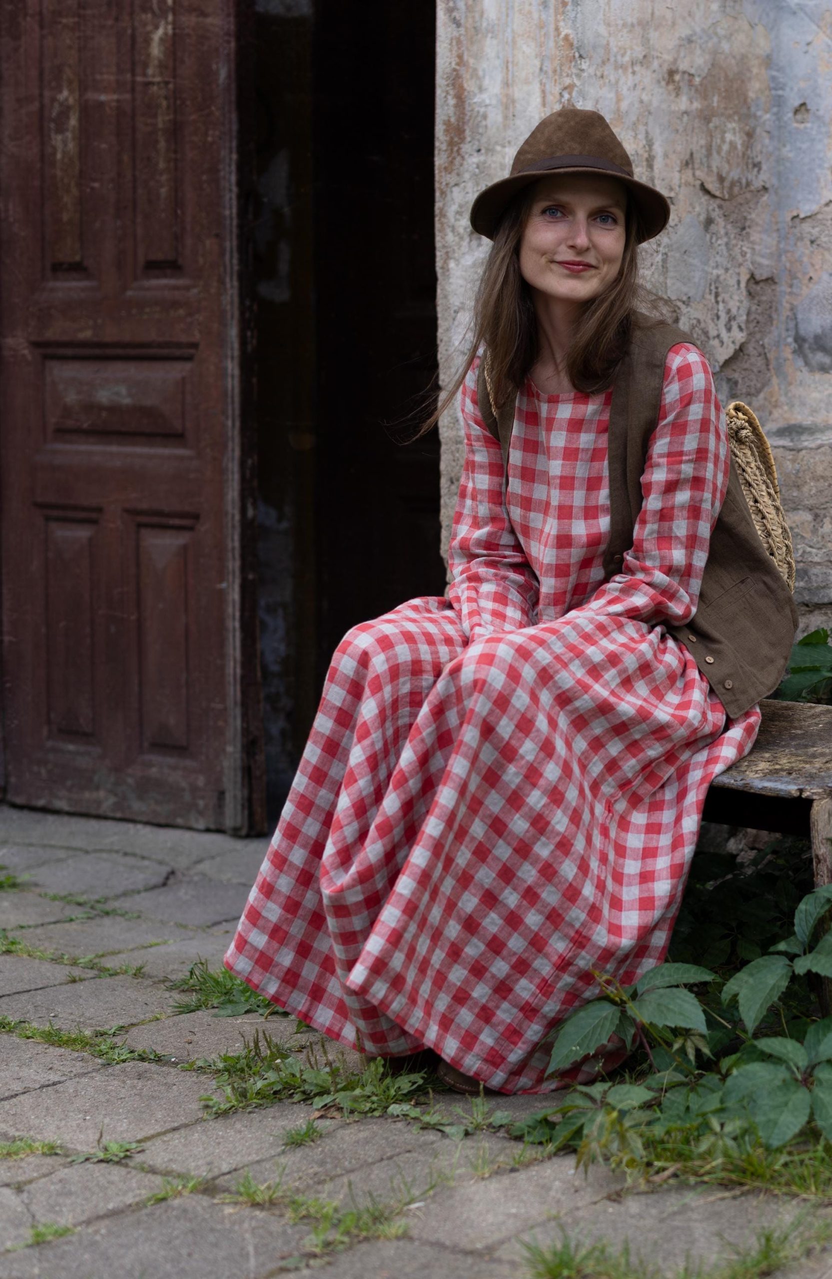Red gingham linen smock dress with long sleeves and a gathered skirt. in size m - Image 4