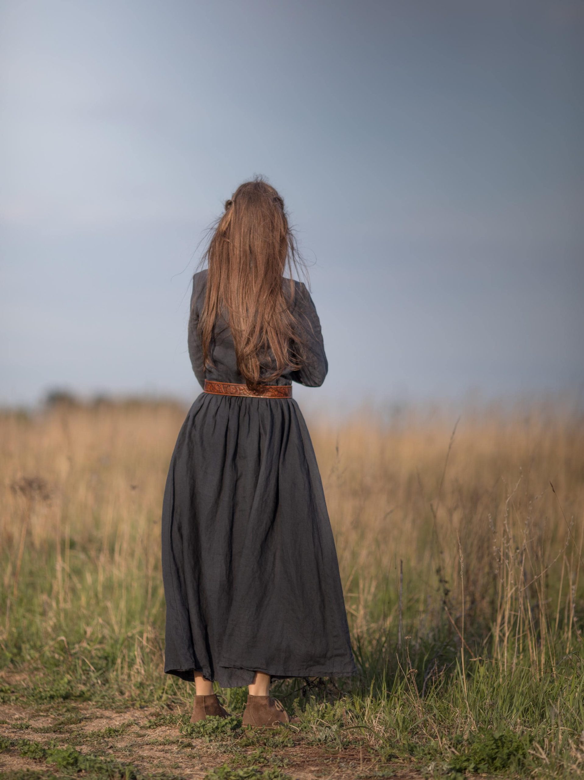 Long linen dress with a button-front bodice and a gathered skirt - Image 11