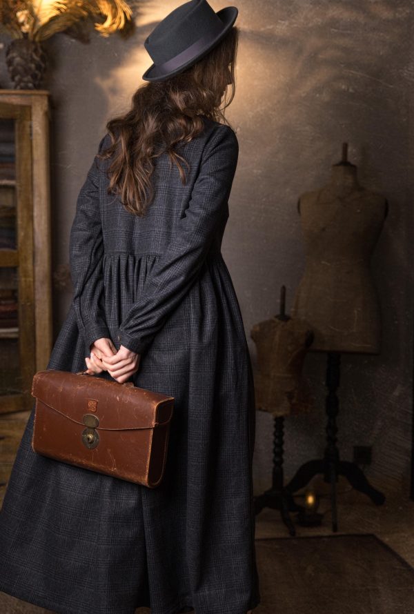 Wool flannel smock dress with a gathered skirt and long sleeves - the peony