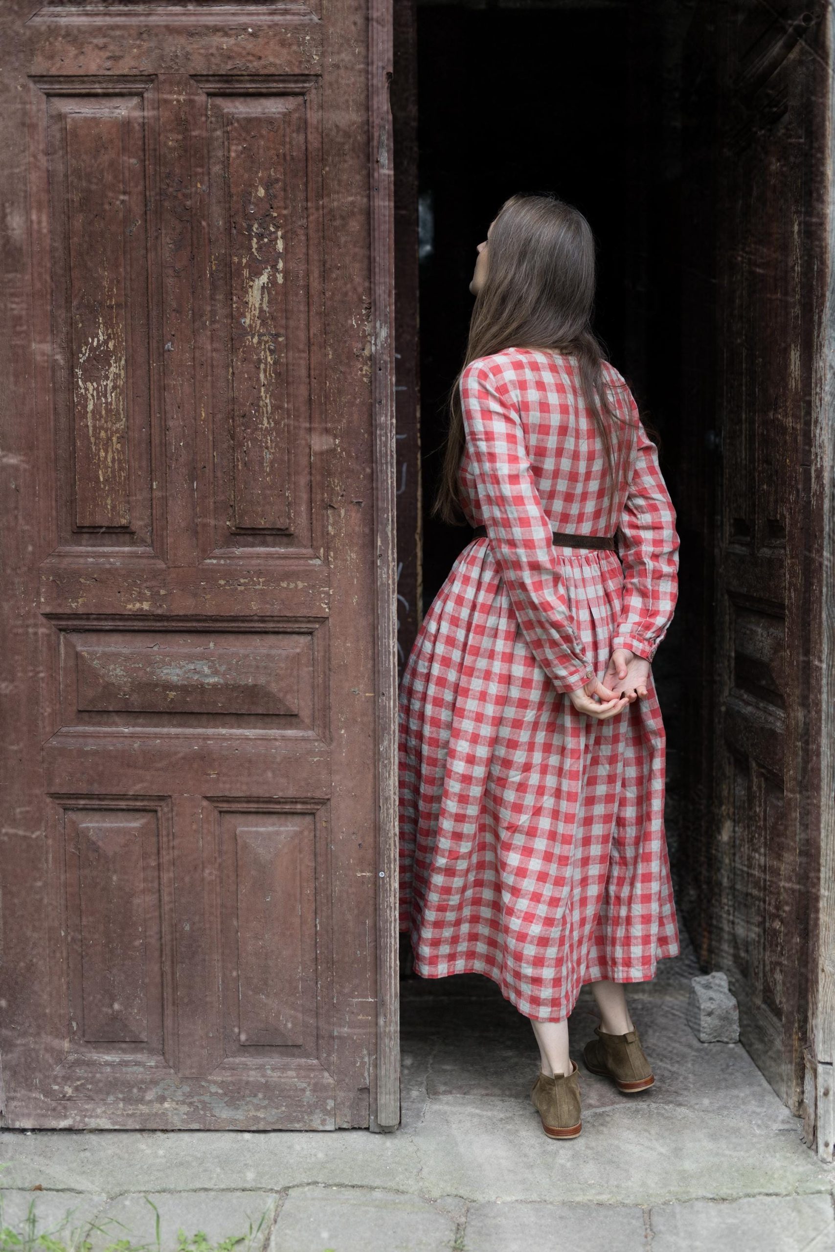 Red gingham linen smock dress with long sleeves and a gathered skirt. in size m