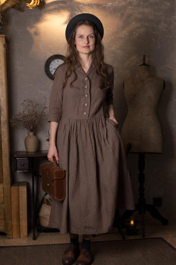 Buttoned linen retro dress with gathered skirt and shawl collar