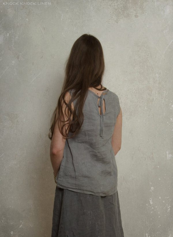 Sleeveless linen blouse poet | a summer linen top